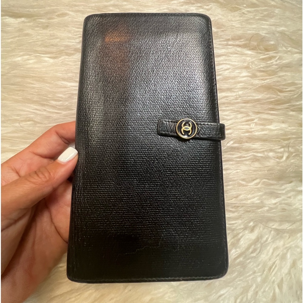 Vintage Chanel calfskin leather wallet